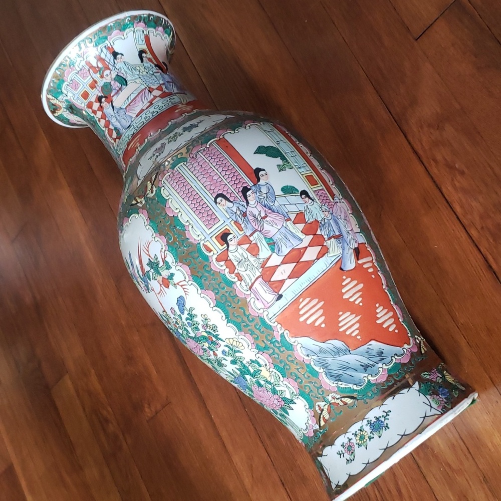 VINTAGE FAMILLE ROSE VASE - Picture 8 of 13